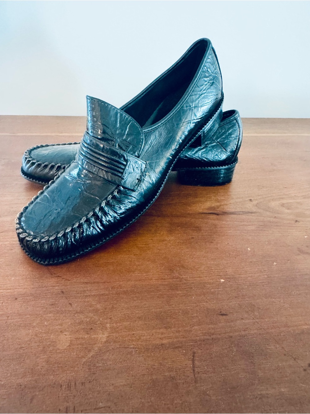 Vintage Classic Black Leather women’s Penny Loafers